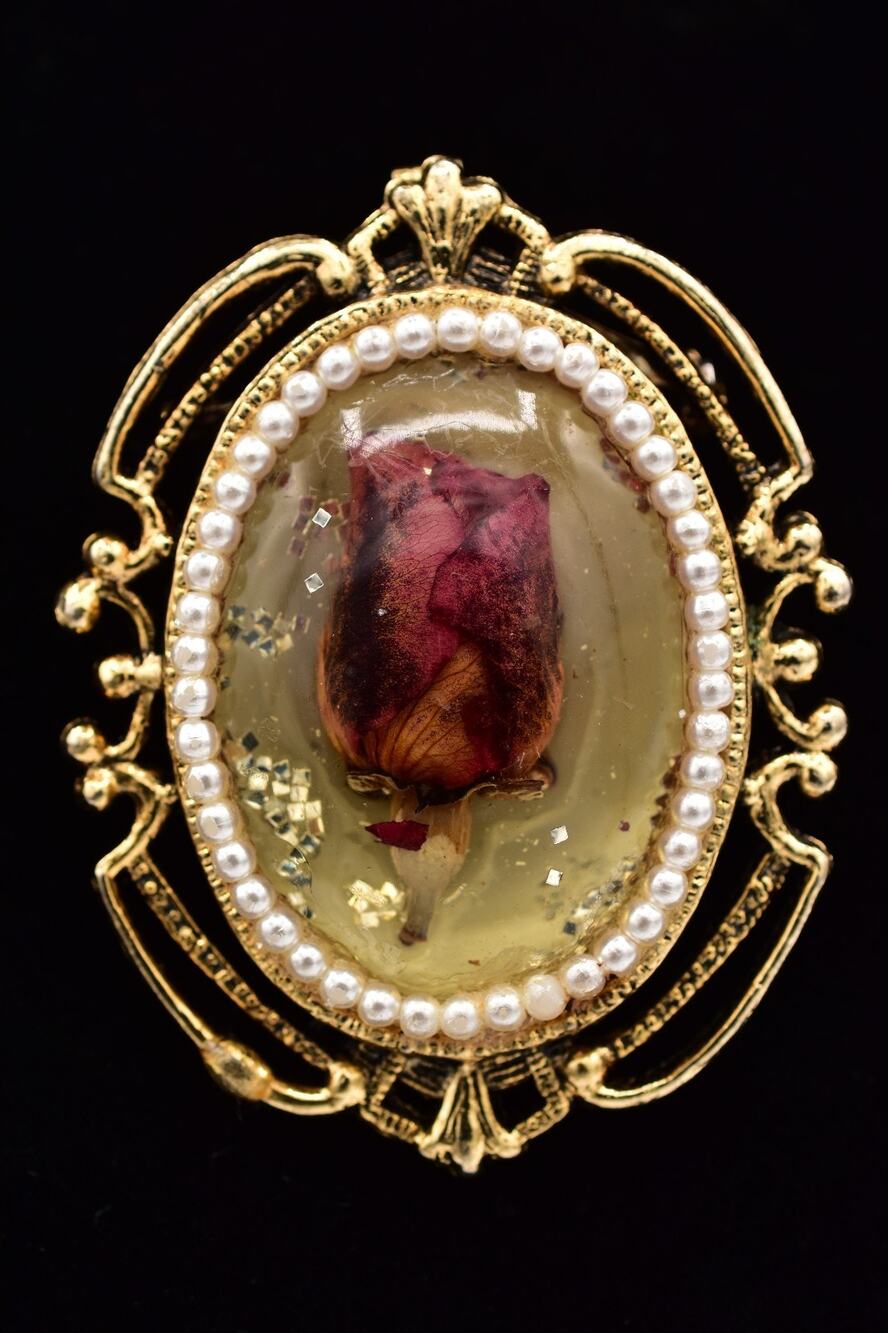 Vintage Dried Rosebud Flower Pin Brooch Antiqued Oval Romantic Chunky 70s BinBP